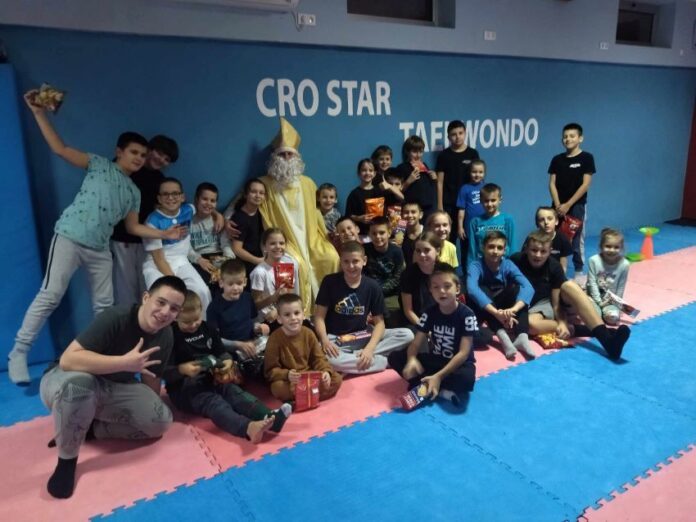 Sveti Nikola sa djecom Taekwondo kluba Cro Star Mostar