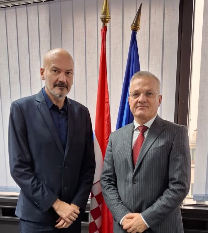 Rektor Sveučilišta u Mostaru prof. dr. sc. Ivo Čolak i državni tajnik Središnjeg državnog ureda za Hrvate izvan Republike Hrvatske Zvonko Milas