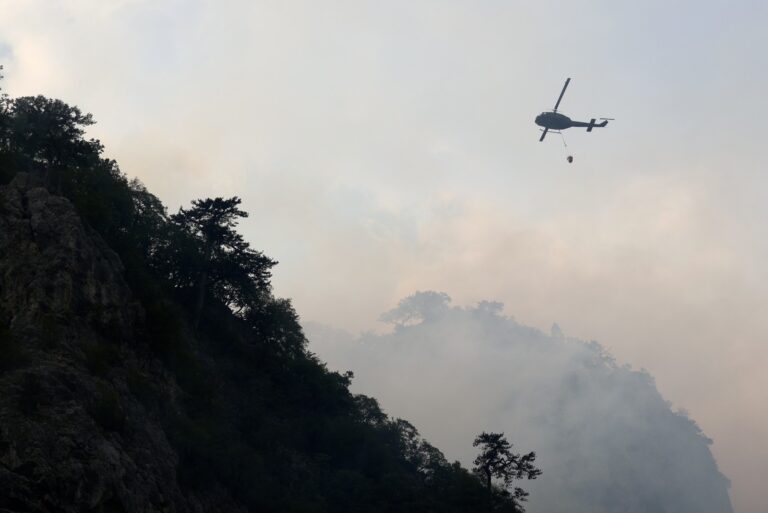 Požar na Vrtaljici iznad Konjica od jutros gase helikopteri OS BiH