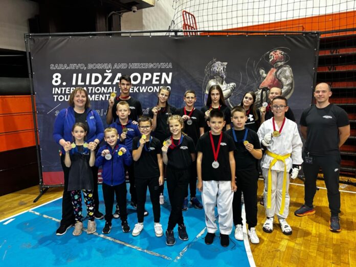 Članovi Cro Stara s osvojenim medaljama na Ilidža Open 2024