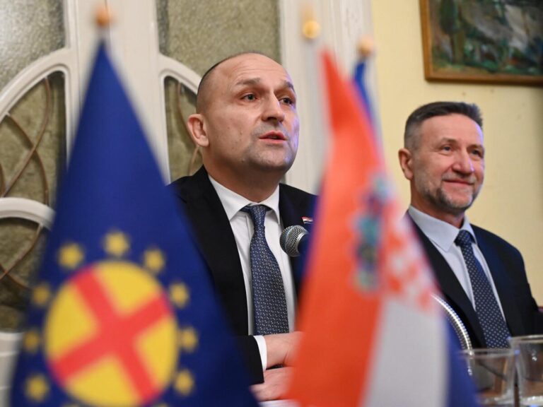Ministar Anušić na sinoć održanoj tribini: Hrvatski narod najviše vjeruje Hrvatskoj vojsci