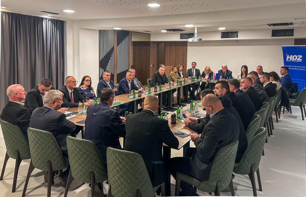 Čović na sastanku ŽO HDZ-a BiH Srednjobosanske županije