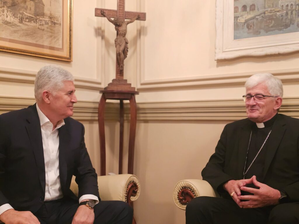 Predsjednik Hrvatske demokratske zajednice Bosne i Hercegovine dr. Dragan Čović i banjolučki biskup mons. Željko Majić