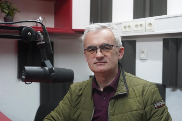 Prof. dr. sc. Ivica Petrović u studiju Običnog radija